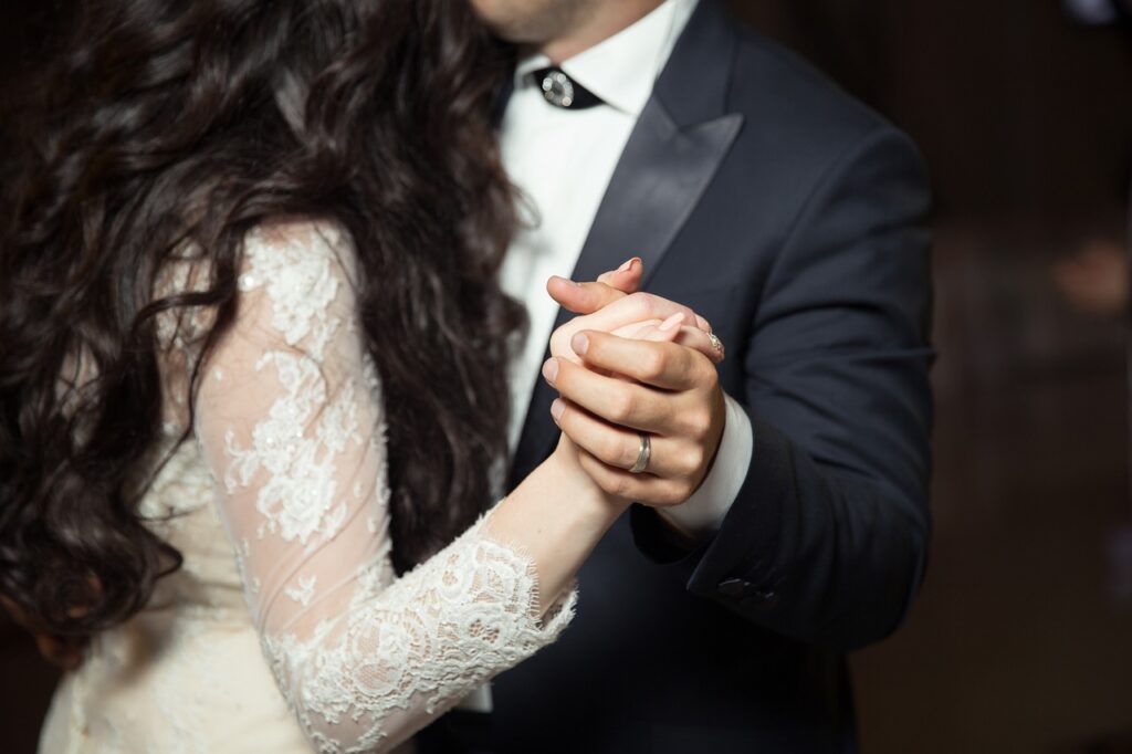 "¿Qué regalarle a mi papá para su cumpleaños?" - ¿Qué tal una clase de baile?